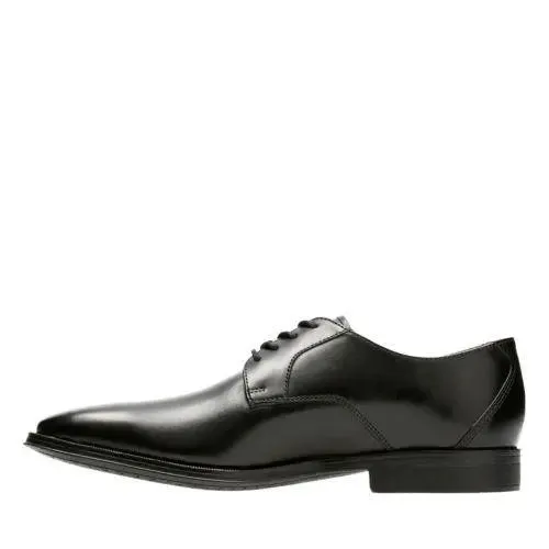 Clarks Gilman Lace – Sleek Nubuck Boots for Everyday Wear