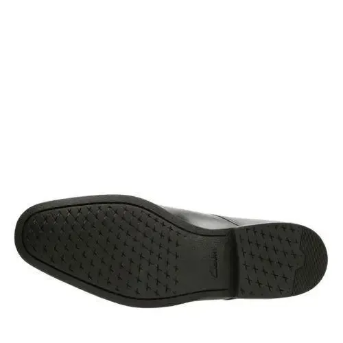 Clarks Gilman Lace – Sleek Nubuck Boots for Everyday Wear