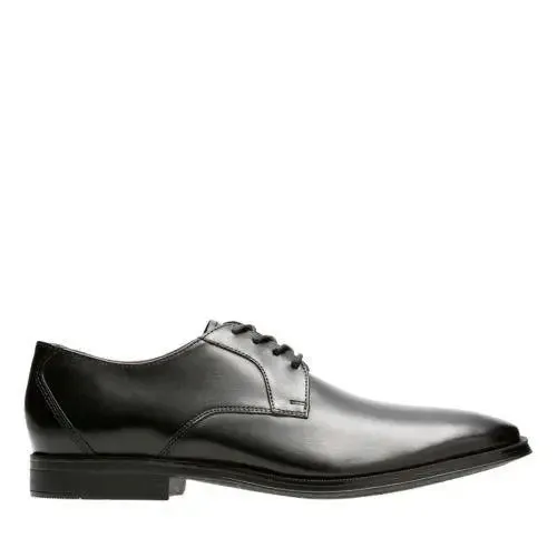 Clarks Gilman Lace – Sleek Nubuck Boots for Everyday Wear